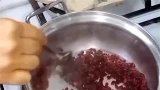 طرز تهیه زرشک مجلسی رستورانی با زعفران، روش تفت دادن زرشک