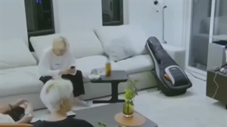 جوریک یونگی به روش خودش مراقب اعضاس :گریههههههه: خیلیییییییی خوبه اصلن هیق