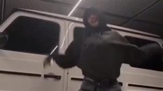 آپدیت تیک‌تاک لیسا با آهنگ آریانا رقصیده ماشین پشت لیسا ماشین خود لیساست توی ویدیو مربوط به تولدش هم بود