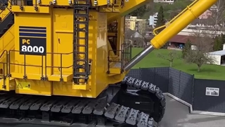 کوماتسو پی سی 8000