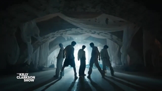 اجرا آهنگ Deja Vu از TXT در The Kelly Clarkson