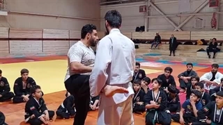 گرفتن پا توسط حریف و آموزش رهایی از آن (توضیحات ویدیو را بررسی کنید)