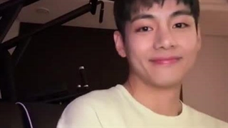 Taehyung last live in weverse (آخرین لایو وی ورس تهیونگ قبل از رفتن به خدمت سربازی)