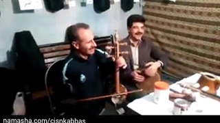 دوئت کمانچه استاد نعمت بهاروند و تنبک سرهنگ یاراحمدی در حاشیه نمایشگاه سازهای ساخت استاد بهاروند