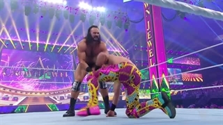 مسابقه کشتی کج ست رالینز در مقابل درو مکینتایر 2023