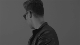 تیزر حسین اکبری - نوازنده و خواننده پاپ ایران