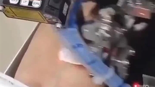 یک ربات چینی از بیماران خون می‌گیرد