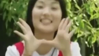 در نگاه اول این فقط یه ام‌وی قدیمی بنظر میاد اما فقط یه دونده بین میدونی چیه ! :خنده: