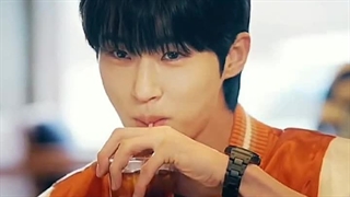 خب خدارو شکر تو این سریال سندروم نقش دوم ندارم ⁦:⁠^⁠)⁩ ( یه سوال دارم ، لطفاً یه لحظه بیاین کپشن ) (  دونده دوست داشتنی)