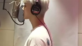 ما اونارو تو اتاق تمرین و ضبط نمی‌بینیم