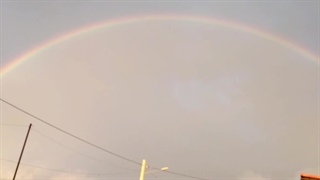 یه رنگین کمون بزرگ و قشنگ بعد یه بارون خییلییی قشنگ.....