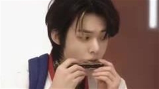 فردا مراسم بکسانگ عه من که مدرسه ام و نمیتونم ببینم اونایی که مدرسه نمی رند ببینید یه جا دیدم ساعت یازده و نیمه  (برنده کپشن)