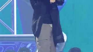 فن‌کم دوکیوم (SEVENTEEN) با آهنگ MAESTRO در MCD (درخواستی)