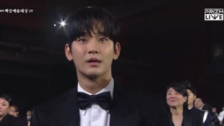 سوهیونو موقعی که داشت از دستشویی برمی‌گشت گیر انداختن و مجبورش کردن " کیوت به دنیا اومدم" رو انجام بده !