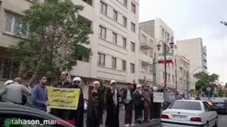 معترضین ورود زنان به ورزشگاه در خیابان پاستور تجمع کردند