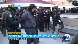AIR7 HD VIDEO پلیس با تظاهرات حامی فلسطین در UC Irvine مقابله می کند !!