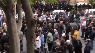 ♻️ ازدحام و عزاداری مردم تبریز مقابل خانۀ شهید آیت‌الله آل‌هاشم 1403