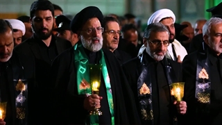 لحظه اعلام خبر شهادت آیت الله رئیسی رحمةالله علیه و هیت همراه در حرم مطهر رضوی