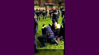 پلیس ده ها نفر را در پراکنده کردن خشونت آمیز تظاهرات حامی فلسطین در لاهه دستگیر کرد !!