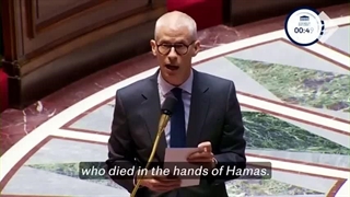 نماینده فرانسوی پس از برافراشتن پرچم فلسطین در جلسه پارلمان به حالت تعلیق درآمد !!