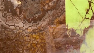 سنگ اسلب پشت تلویزیون