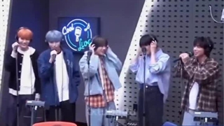 استفی که فک میکنه آهنگ تموم شده:خنده: