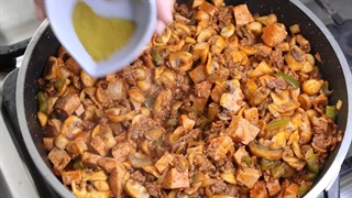 طرز تهیه لازانیا خانگی سبک ایتالیایی همراه با سس بشامل