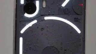 تست مقاومت گوشی ناتینگ فون 2 در مقابل پاشش آب