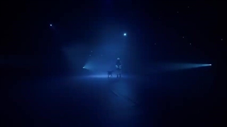 موزیک ویدیو Blue از بیلی آیلیش_آلبوم Hit me Hard and Soft