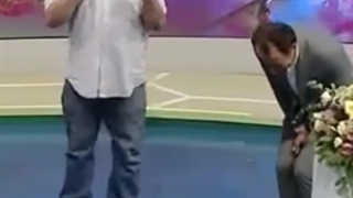 کیانوش گرامی آهنگ خواننده زن قبل انقلاب را در تلویزیون خواند