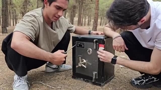 باز کردن یه گاوصندوق پر از پول بدون کلید❌