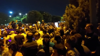 شادی مردم خرم‌آباد در خیابان‌ها پس از اهدای جام