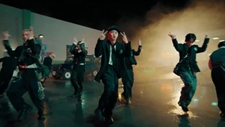 پرفورمنس ویدیوی آهنگ walkie talkie از INI