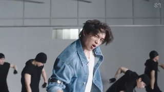 پرفومنس ویدیو Dip It Low از Lucas با زیرنویس فارسی