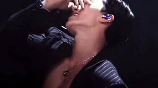 نقطه ضعفم؟؟؟درسته،سانِ:)اصلا ناخوداگاه زانوهام سست میشن دربرابرش>>