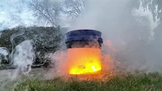 آیفون 11 پرو تو آب و فلز سیدیم زنده میمونه یا نه؟