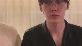 کاتی از لایو جینسان . سانها عینک جین جین رو زده