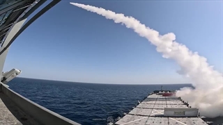 شلیک موشک های بالستیک دزفول از ناو لجستیکی شهید مهدوی