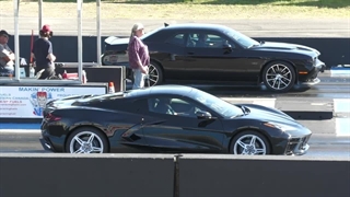 دود و آتش در پیست! دوج دیمون و شورولت کوروت Z06 رو در روی هم!