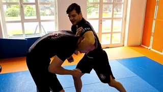 [MMA] [NoGi] پرتاب با قفل گردن و اجرای قفل گیوتین! (Peter Mettler)