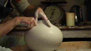 ساخت گلدان شکم گرد توسط مت هورن پاتری