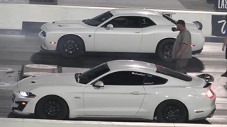 مسابقه دوج چلنجر هلکت در مقابل موستانگ GT و دوج چارجر هلکت در مقابل موستانگ GT