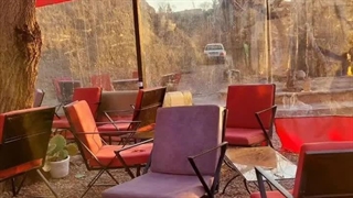 محیط داخل کافه کوهساران طرقبه مشهد