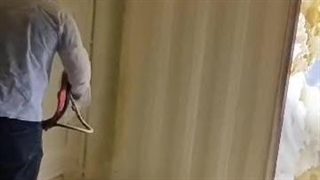 نمونه اجرا فوم پاششی پلی یورتان و تست ضخامت آن