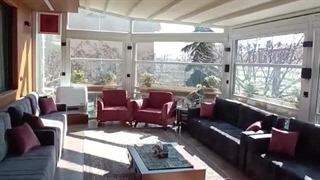 پنجره گیوتینی تراس ویلای مسکونی