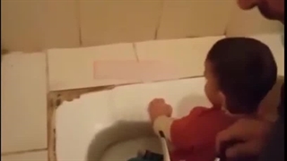 نحوه در آوردن پای بچه از چاه بست توالت؟
