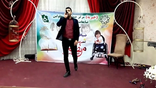 اجرای زیبای خواننده در جشن خیریه