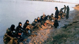 شهدای غواص _ شعری زیبا از "حامد عسگری" با اجرای "هایده"