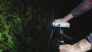 چراغ قوه دستی و دوچرخه وُبِن WUBEN X1