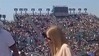 حضور نیکول کیدمن به همراه همسرش در ورزشگاه برای تماشای مسابقات والیبال ساحلی المپیک 2024